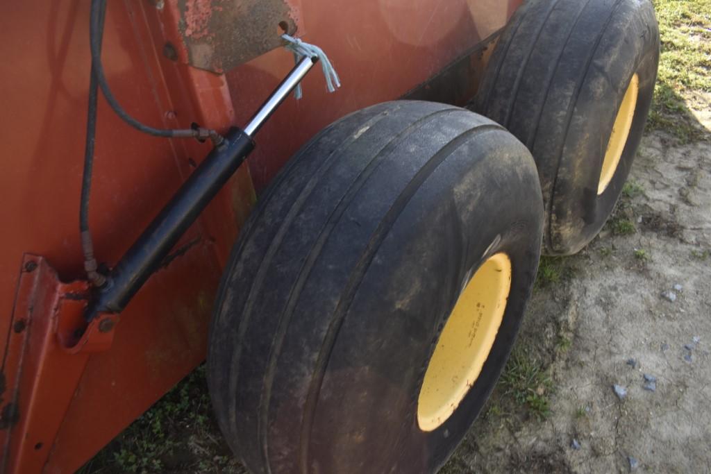 New Holland 195 Manure Spreader