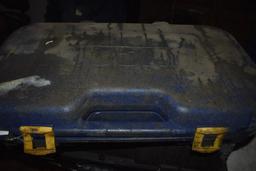 Lincoln 1200 Battery Operated Grease Gun in Case