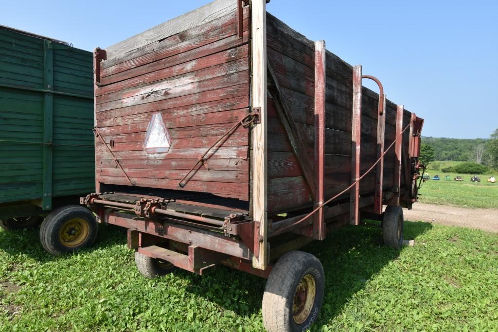 New Holland M7 Forage Wagon