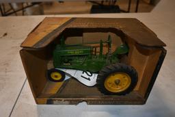 ERTL 1937 John Deere Model G Tractor