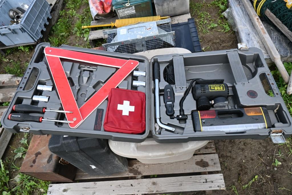 Pallet with Live Animal trap, Emergency Auto Kit