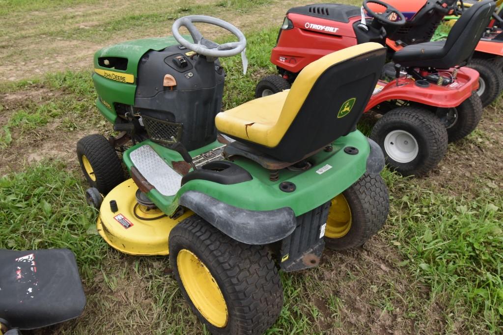 John Deere LA 135 Special Edition Lawn Tractor