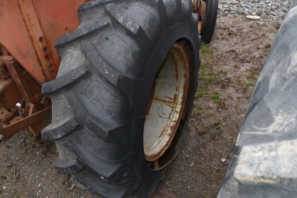 Allis Chalmers 6040 Tractor