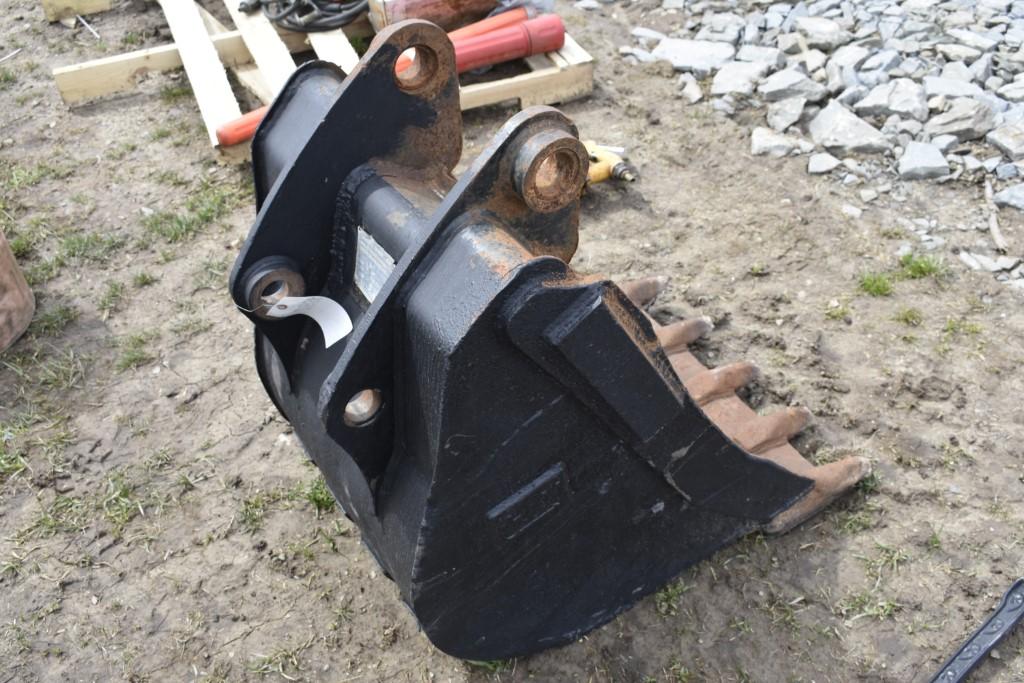 CAT 24" Excavator Bucket