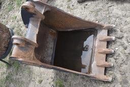CAT 24" Excavator Bucket