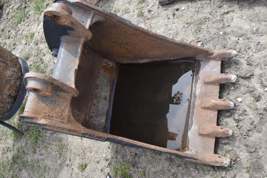 CAT 24" Excavator Bucket