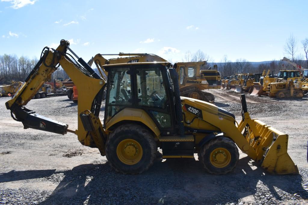 2018 CAT 420F2 Backhoe