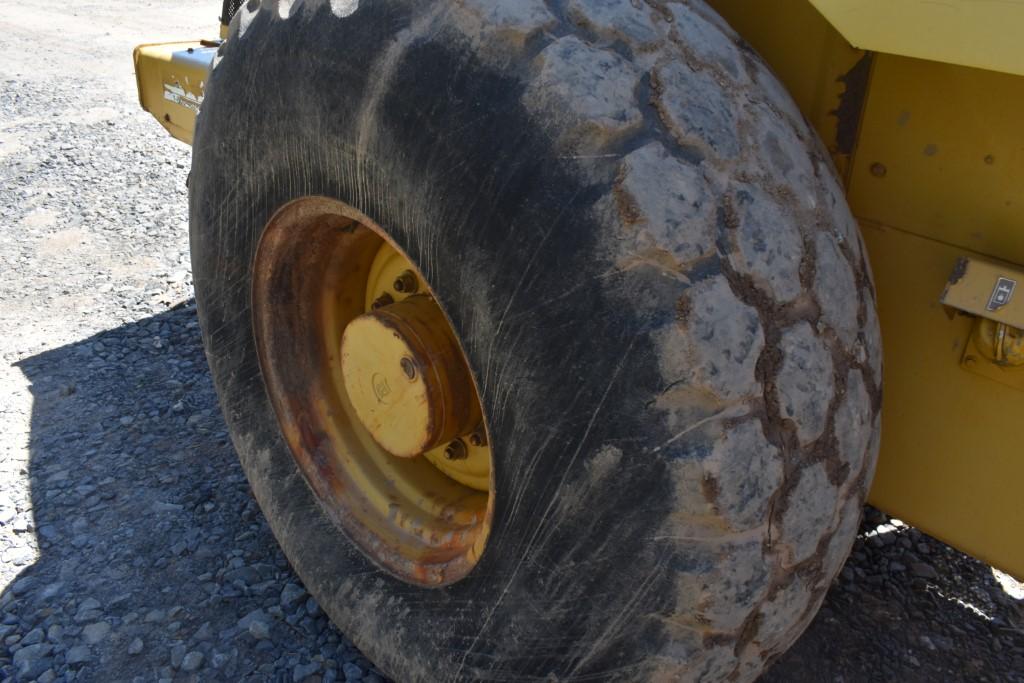 CAT CS-563E Vibratory Drum Roller