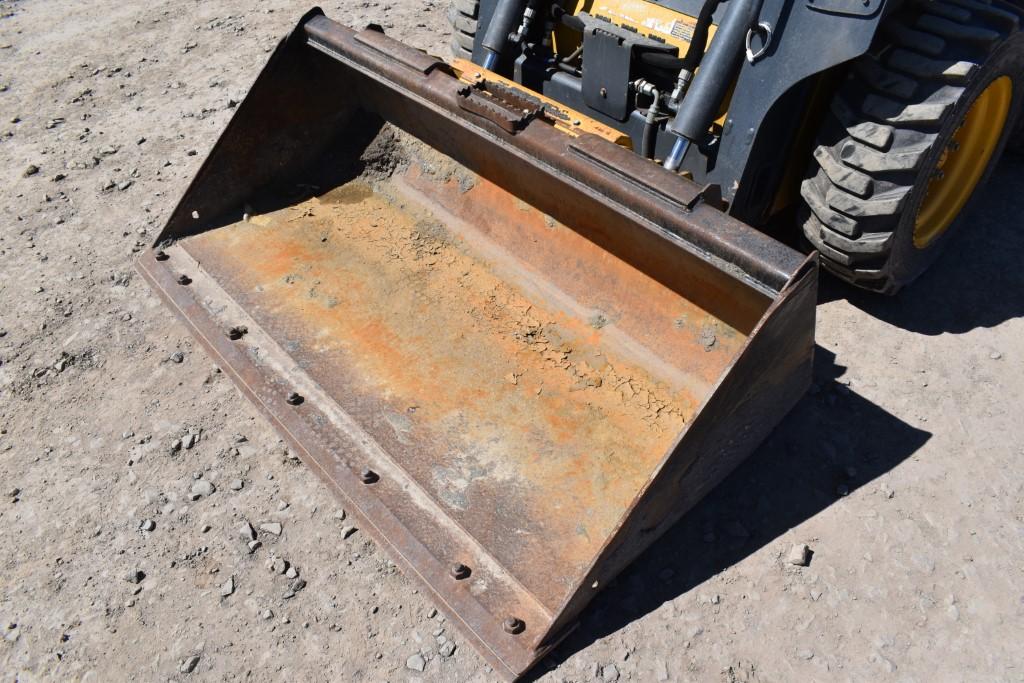 John Deere 318G Skid Steer