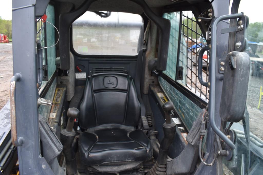 John Deere 318D Skid Steer