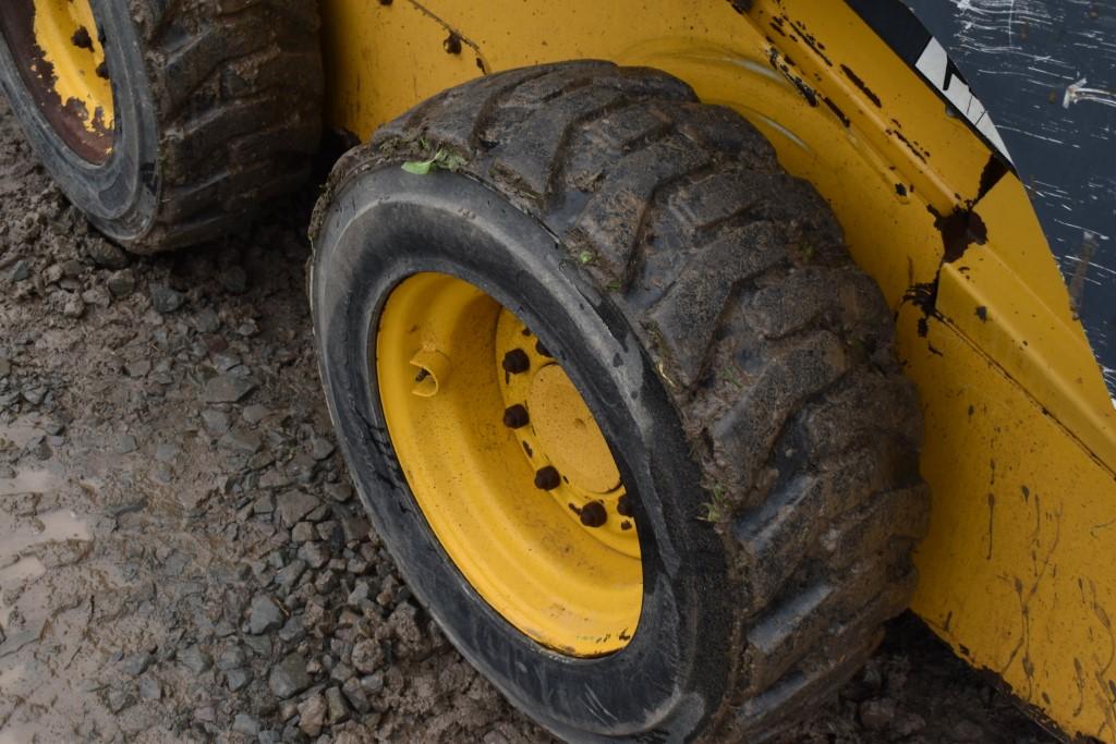 John Deere 318D Skid Steer