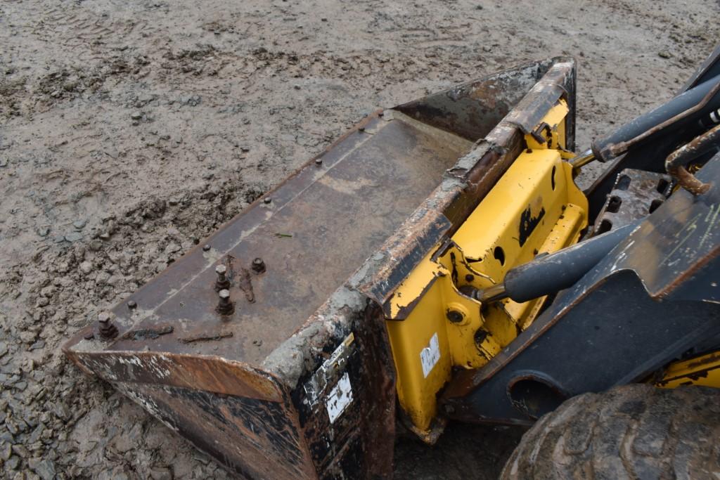 John Deere 318D Skid Steer