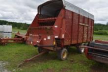 New Holland 716 Forage Wagon