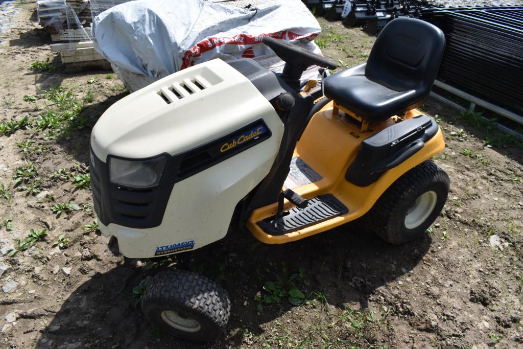 Cub Cadet LTX1046VT Lawn Tractor