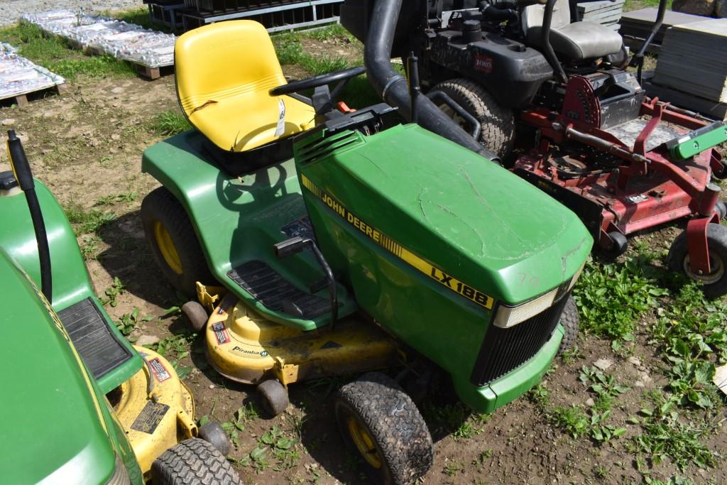 John Deere LX188 Lawn Tractor