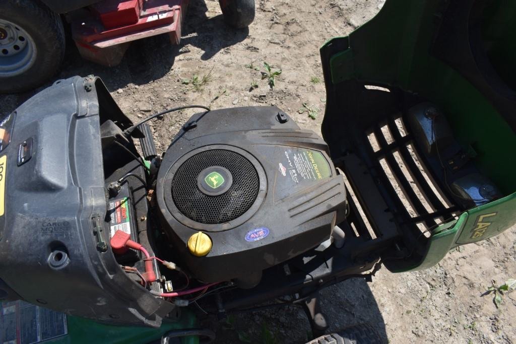 John Deere LA 125 Lawn Tractor