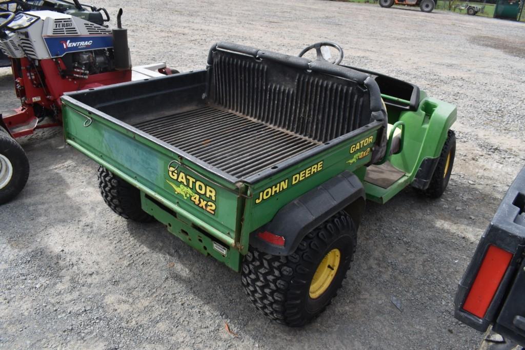 John Deere 4x2 Gator Side by Side utility Vehicle