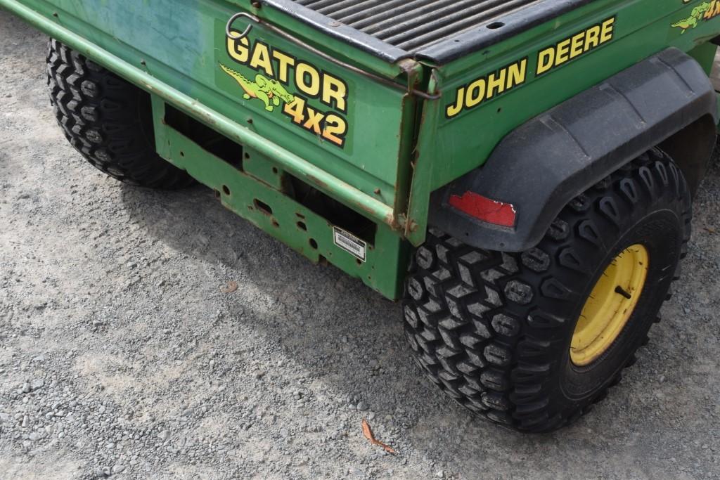 John Deere 4x2 Gator Side by Side utility Vehicle