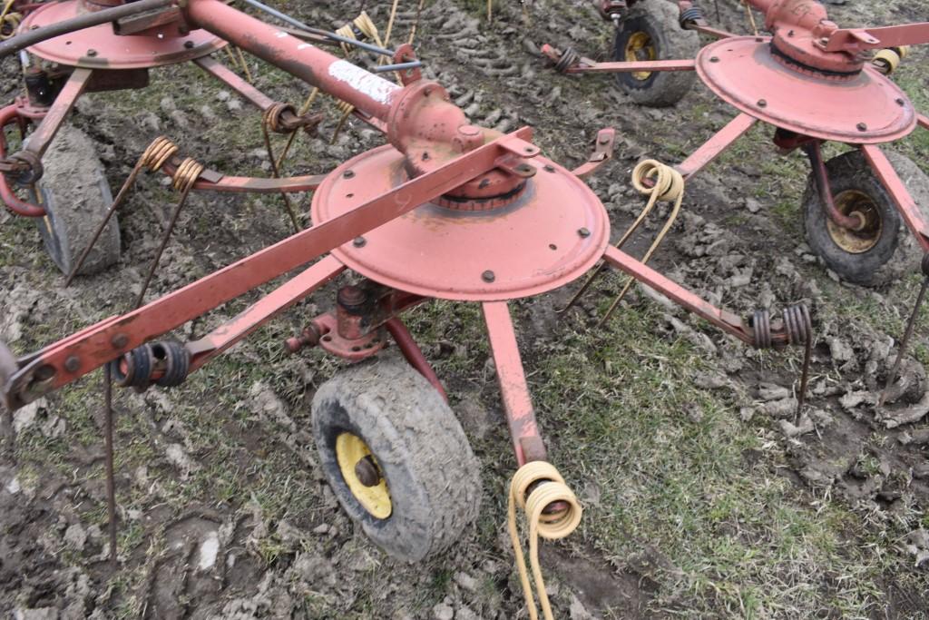 New Holland 169 Digidrive 6 Star Tedder