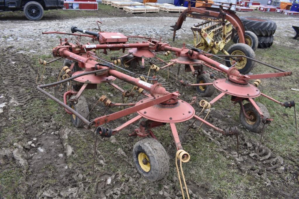 New Holland 169 Digidrive 6 Star Tedder