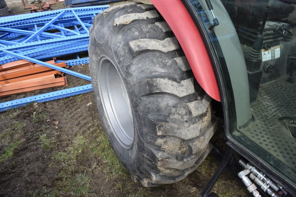 Mahindra 2555 Loader Tractor