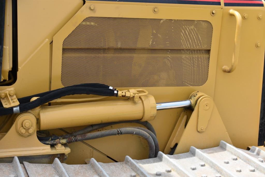 CAT D5G XL Bull Dozer