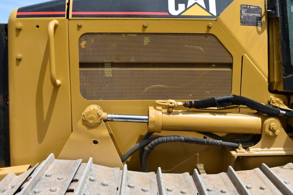CAT D5G XL Bull Dozer