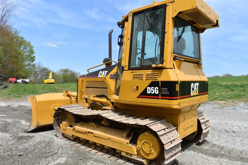 CAT D5G XL Bull Dozer