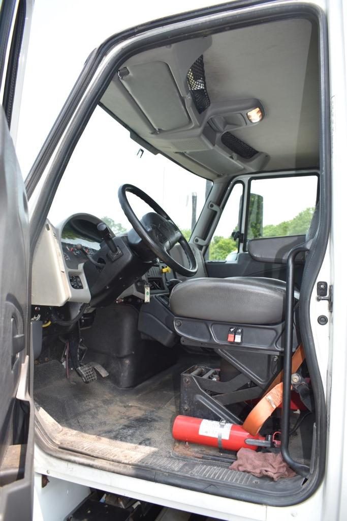 2015 International 4300 SBA 4x2 Box Truck