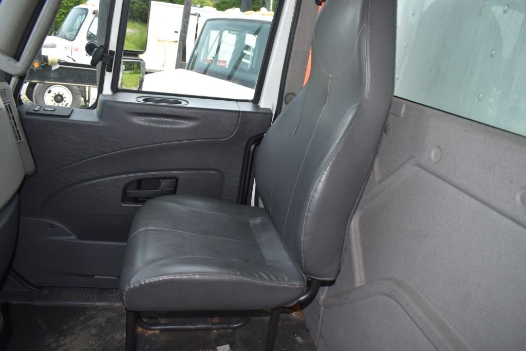2015 International 4300 SBA 4x2 Box Truck