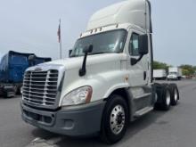 2016 Freightliner CA125 Daycab Truck