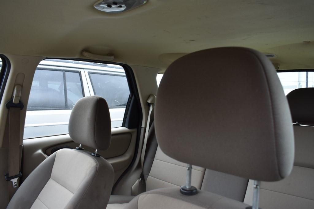 2005 Ford Escape Car
