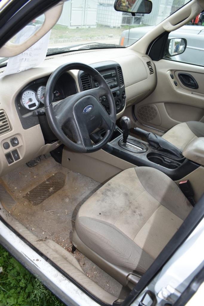 2005 Ford Escape Car