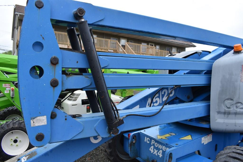 Genie D-45/25 4WD All-Terrain Manlift