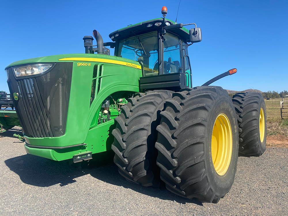 2014 John Deere 9560R Tractor 4x4 Showing 3,740 hrs. Duals, 5 Remotes