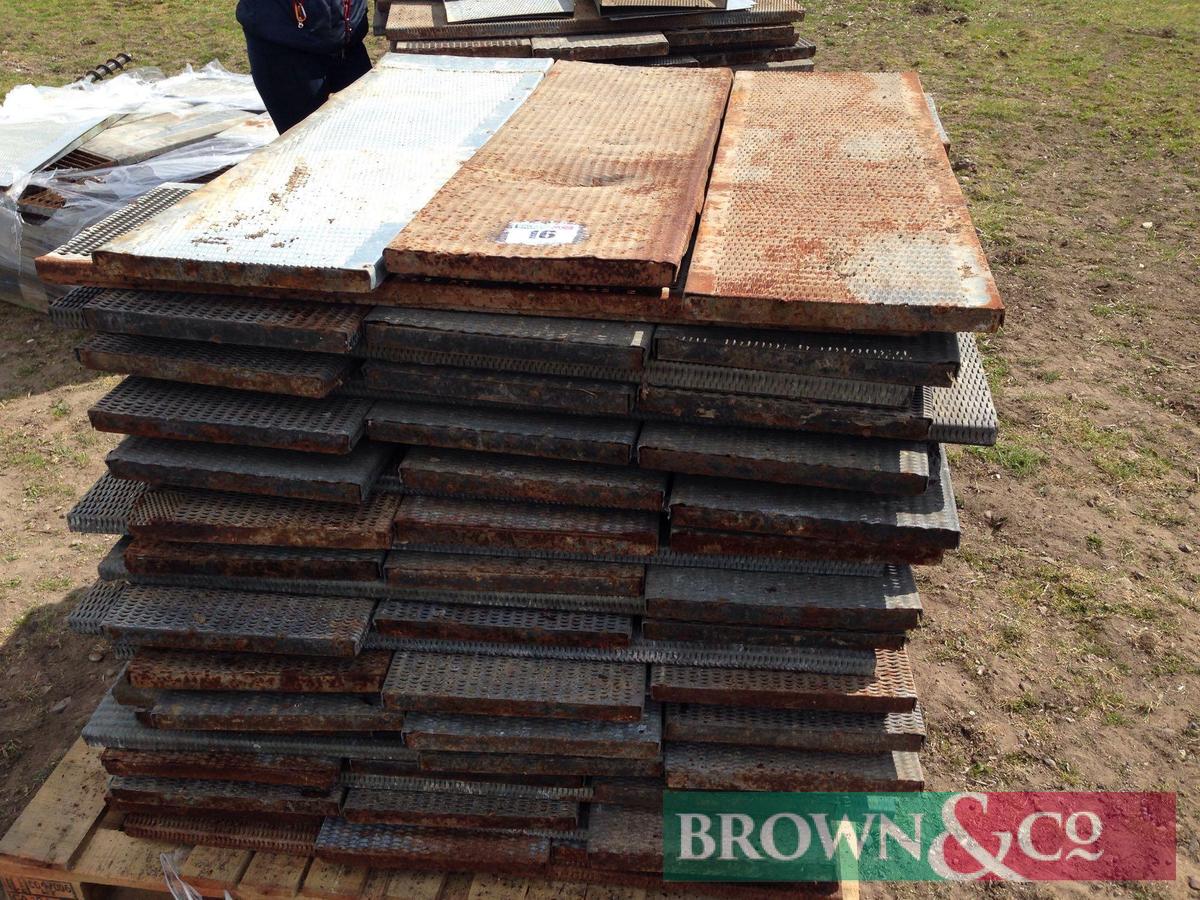 Approx 350 Welvent grain store floor vents, 39" x 12'