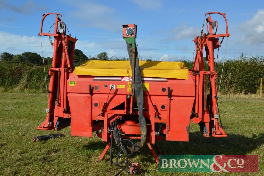 Kuhn Aero Pneumatic Fertiliser Spreader
