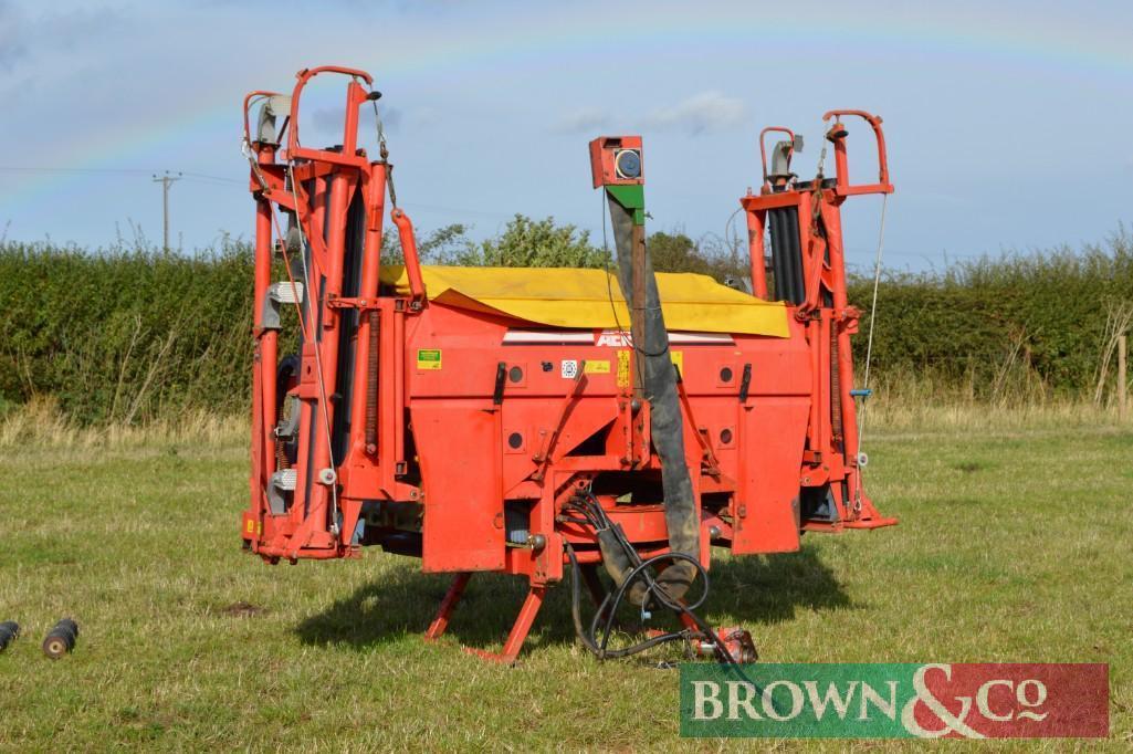 Kuhn Aero Pneumatic Fertiliser Spreader