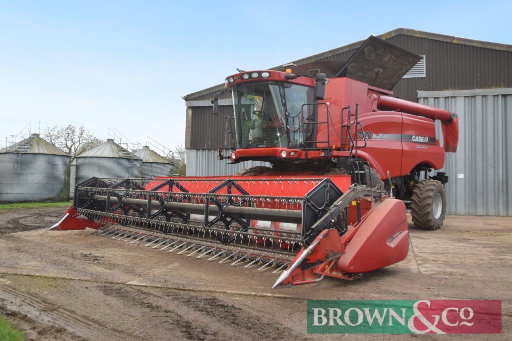 2010 Case IH 7120 Axial Flow combine harvester with 3050 varicut (25ft) header and side knives c/w