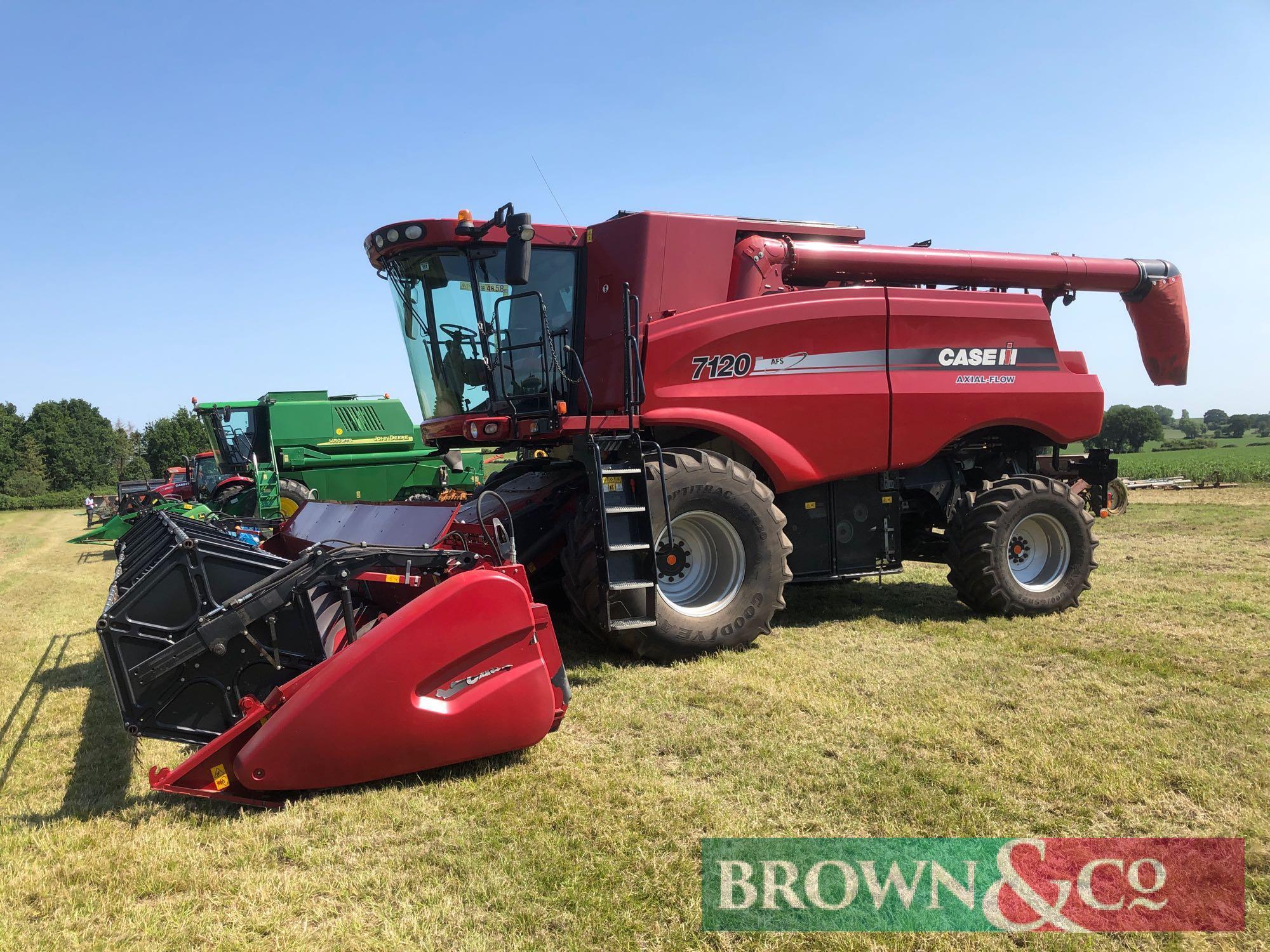 2010 Case IH 7120 Axial Flow combine harvester with 3050 varicut (25ft) header and side knives c/w