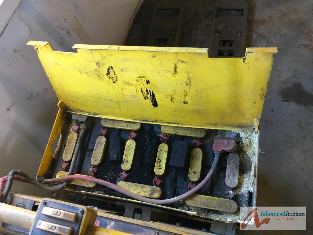 Ride on electric Pallet Jack with Automatic charger.