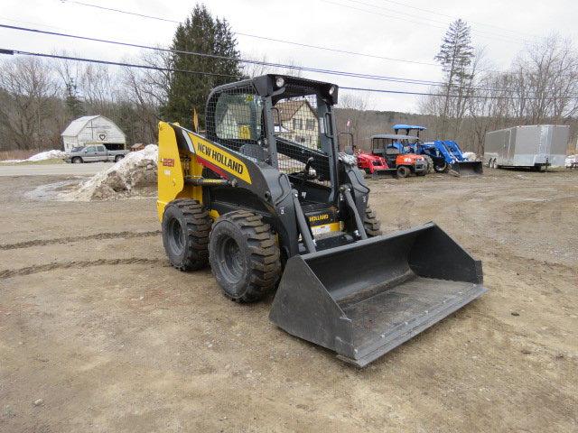 New Holland L221 skidsteer w/ 10hrs same as new