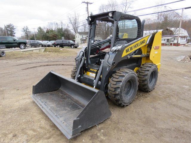 New Holland L221 skidsteer w/ 10hrs same as new
