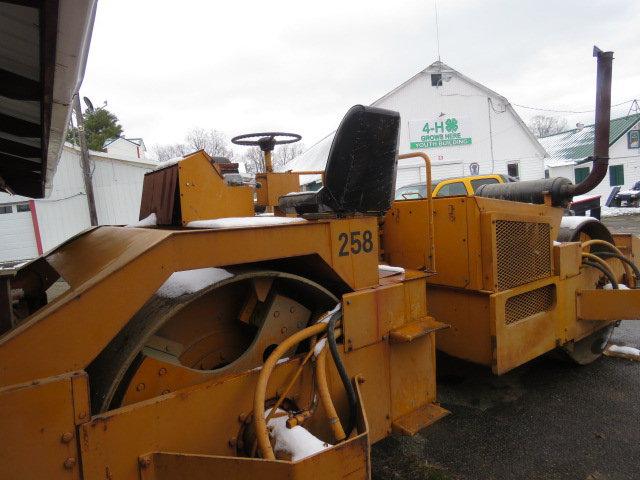 Tampo Roller dual drum vibetory runs and works