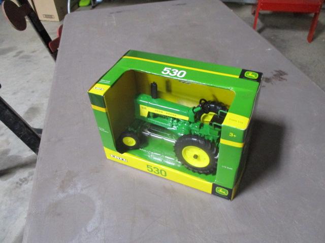 Ertl JD 530 tractor new in box