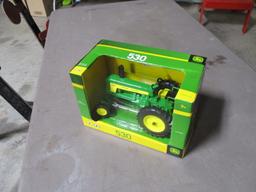 Ertl JD 530 tractor new in box