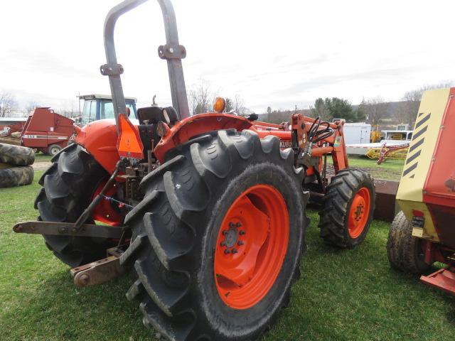 Kubota M8030 w/Quicke 640 Loader