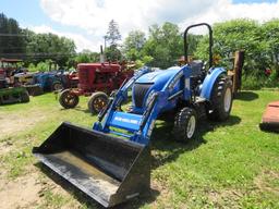 NEW HOLLAND BOOMER 37 TRACTOR W/NEW HOLLAND 250TLA LOADER