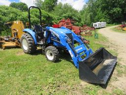 NEW HOLLAND BOOMER 37 TRACTOR W/NEW HOLLAND 250TLA LOADER