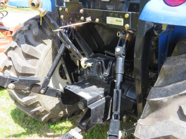 NEW HOLLAND BOOMER 37 TRACTOR W/NEW HOLLAND 250TLA LOADER